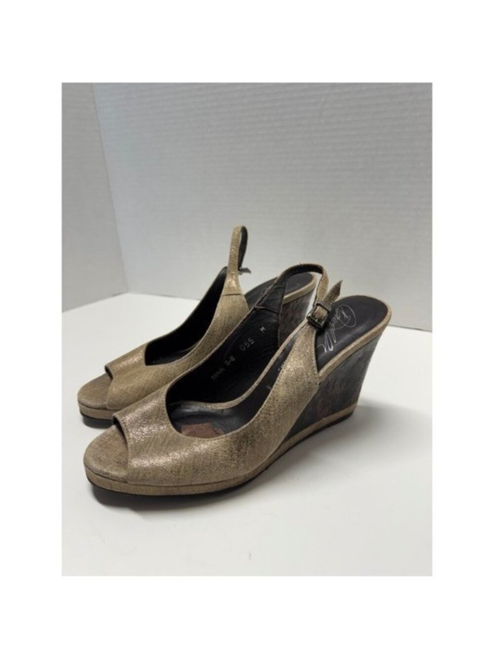 Donald J Pliner Maia Gold Metallic Slingback Wedge Sandals Peep Toe Spain 8 M